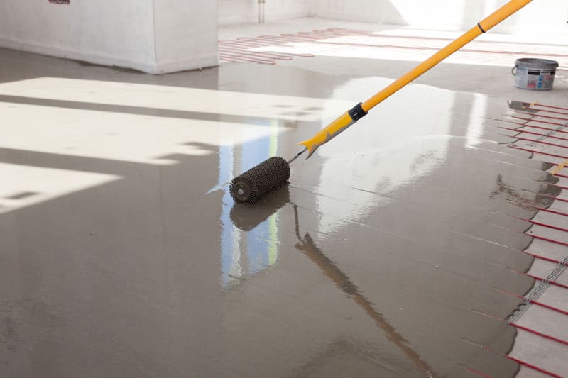 Concrete finishing on heated floor cables | Cimentiers Experts